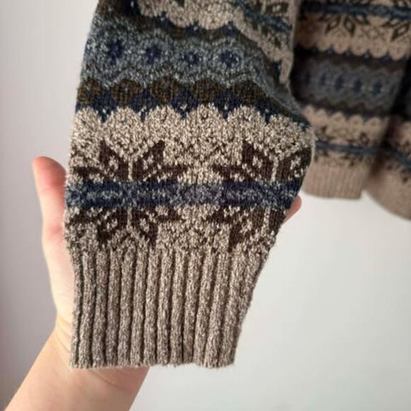 Dockers Men's Knit Sweater with Snowflakes Dark Colors Size Large - Picture 3 of 4